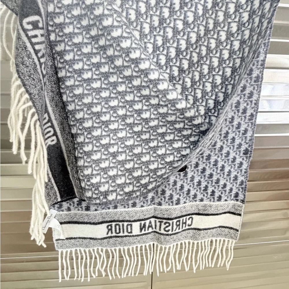 Dior 100% Cashmere Oblique Fringe Scarf - Picture 6 of 12